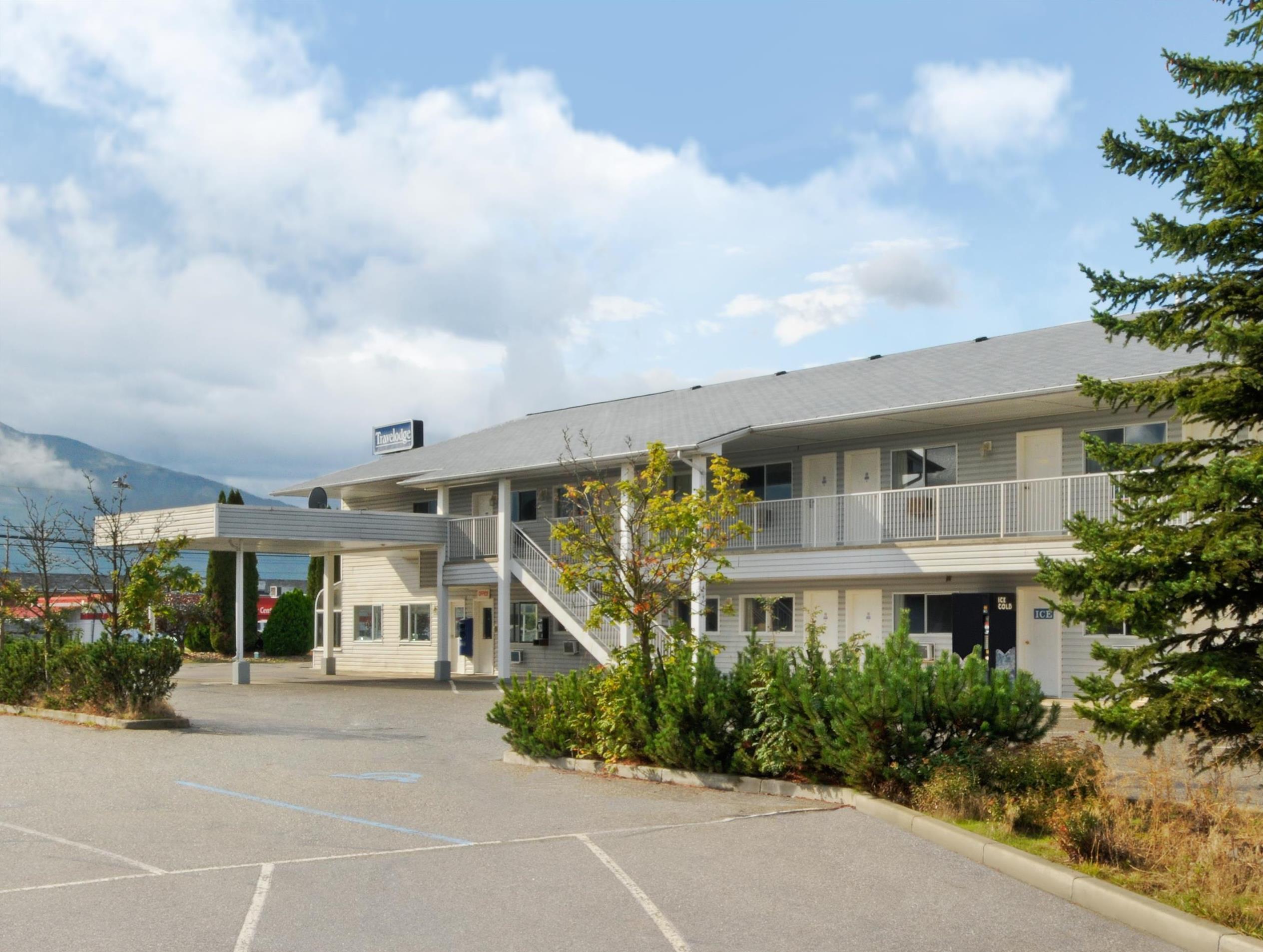 Travelodge By Wyndham Salmon Arm Bc Exterior foto