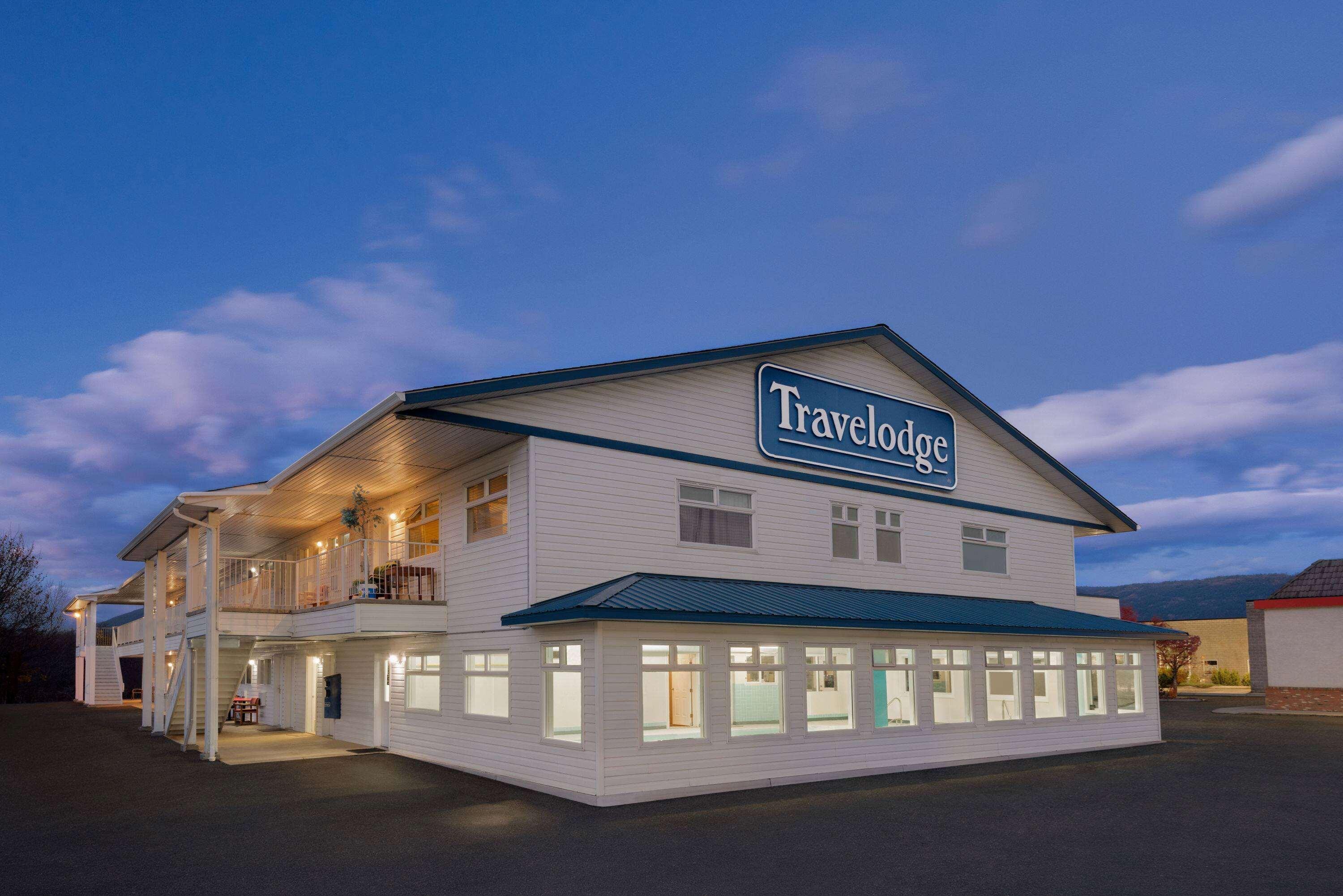 Travelodge By Wyndham Salmon Arm Bc Exterior foto